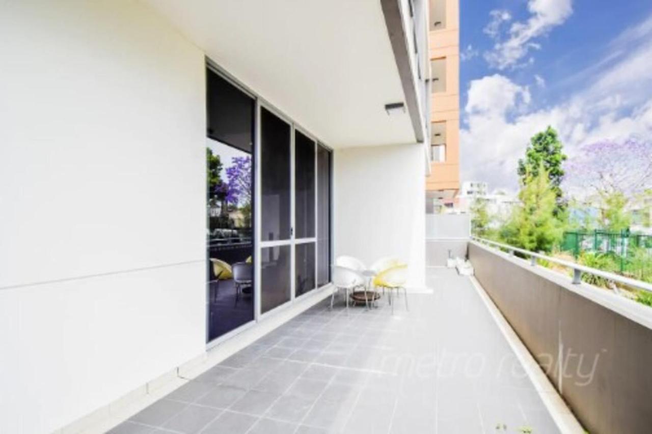 Sun-Drenched 3 Bedroom Apartment In Turrella Mascot Exteriör bild
